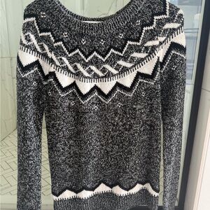 Old Navy Black and White Chevron Women's Sweater